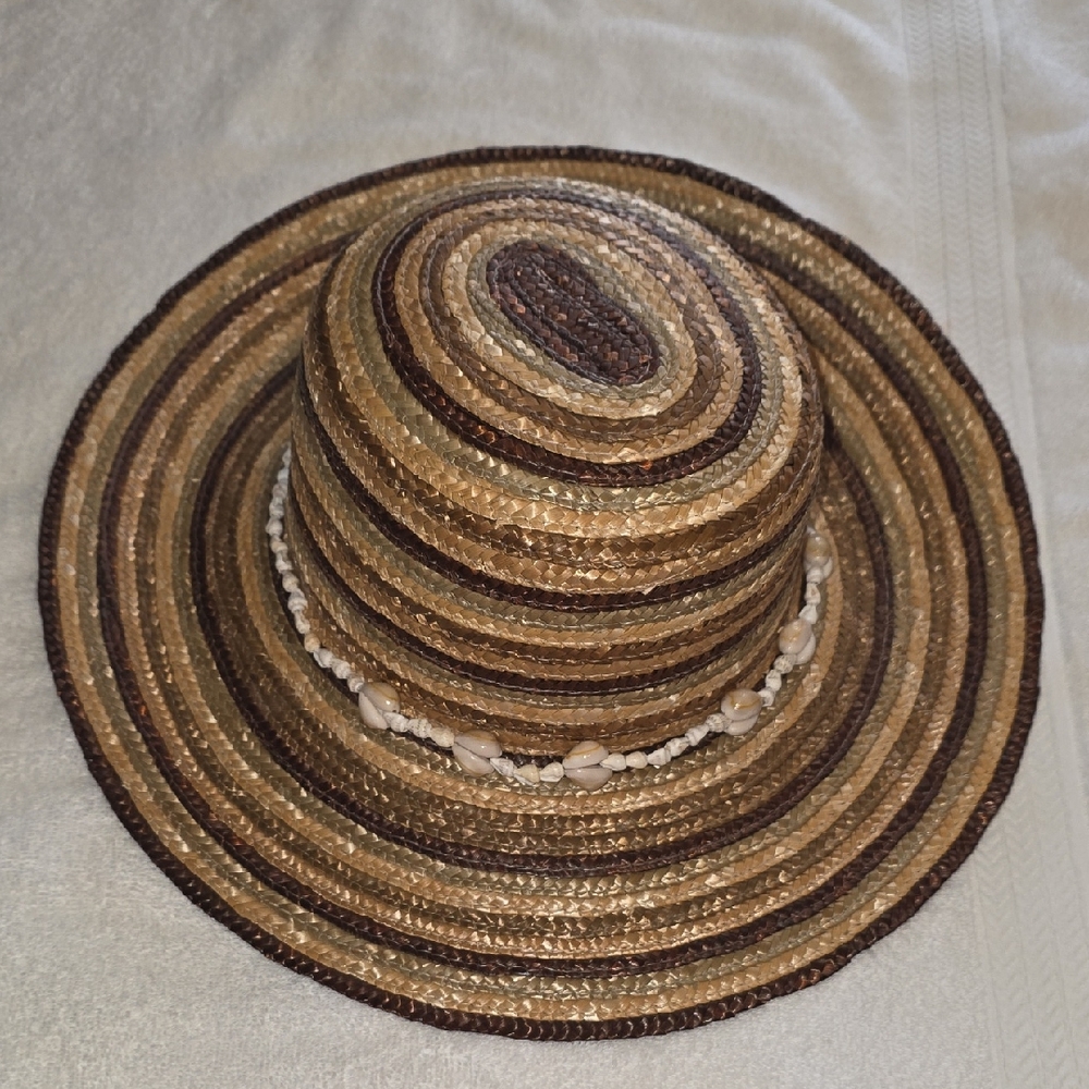 Elegant Multitone Straw Hat